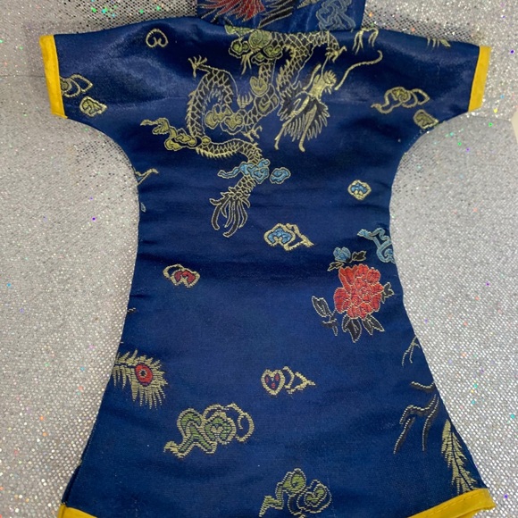 Asian Colorful Dress Bottle Cover - Picture 3 of 4